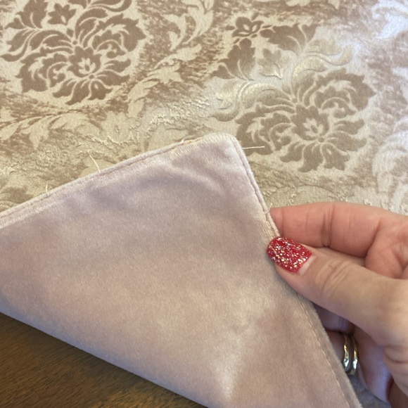 🌹Romeo Home Velvet 4pieces set Rectangular textured design and solid back pink - Picture 8 of 15